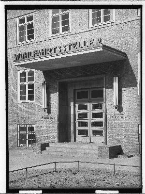 Vorschaubild von Wohlfahrtsamt Paulinenplatz [Bedürfnisanstalt Paulinenplatz] (Hamburg-St. Pauli): Portal