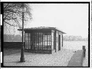 Vorschaubild von Krugkoppelbrücke (Hamburg-Winterhude): Wartehäuschen