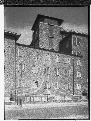 Vorschaubild von Schule Adlerstrasse (Hamburg-Barmbek): Teilansicht Hauptbau