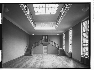 Vorschaubild von Untersuchungsgefängnis [Erweiterungsbau] (Hamburg-Neustadt): Treppenaufgang, innen