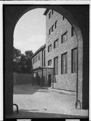 Vorschaubild von Untersuchungsgefängnis (Hamburg-Neustadt): Durchblick durchs Tor