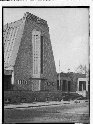 Vorschaubild von Krematorium Ohlsdorf (Hamburg-Ohlsdorf): Rückenansicht des Gebäudes