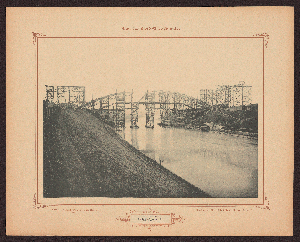 Vorschaubild von 98. Hochbrücke bei Levensau, Baugerüste. Mitte März 1894.