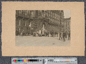 Vorschaubild von Regierungstruppen in Hamburg im Juli 1919 : vor dem Rathaus, 1.7.19