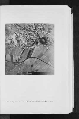 Vorschaubild von Abb. 2: Burg in Dithmarschen mit Bökelnburg; Luftbild (Senkrechtaufnahme)